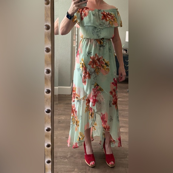 Off the shoulder summer dress. - Picture 4 of 8